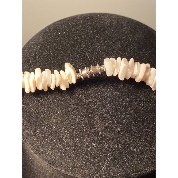 Classic Puka Shell Necklace 90s Style Silver Toned Clasp - Picture 2 of 2